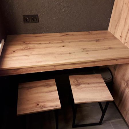 Full House Capsule Hostel Rivne Extérieur photo A table made of wood
