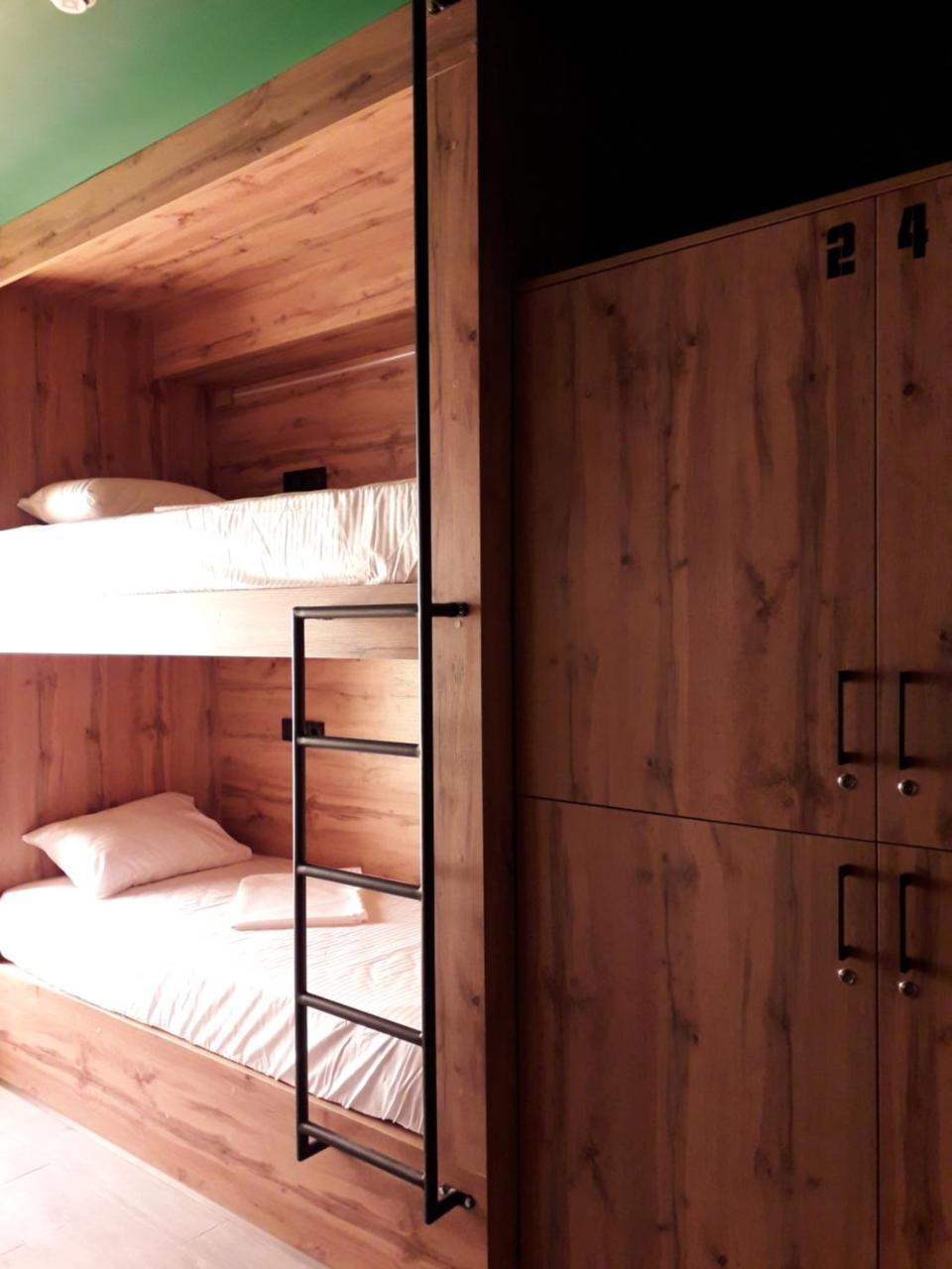 Full House Capsule Hostel Rivne Extérieur photo Bunk beds in a hostel
