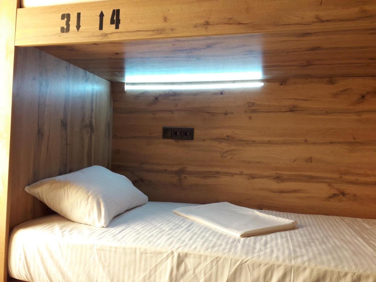 Full House Capsule Hostel Rivne Extérieur photo A capsule hotel in Tokyo