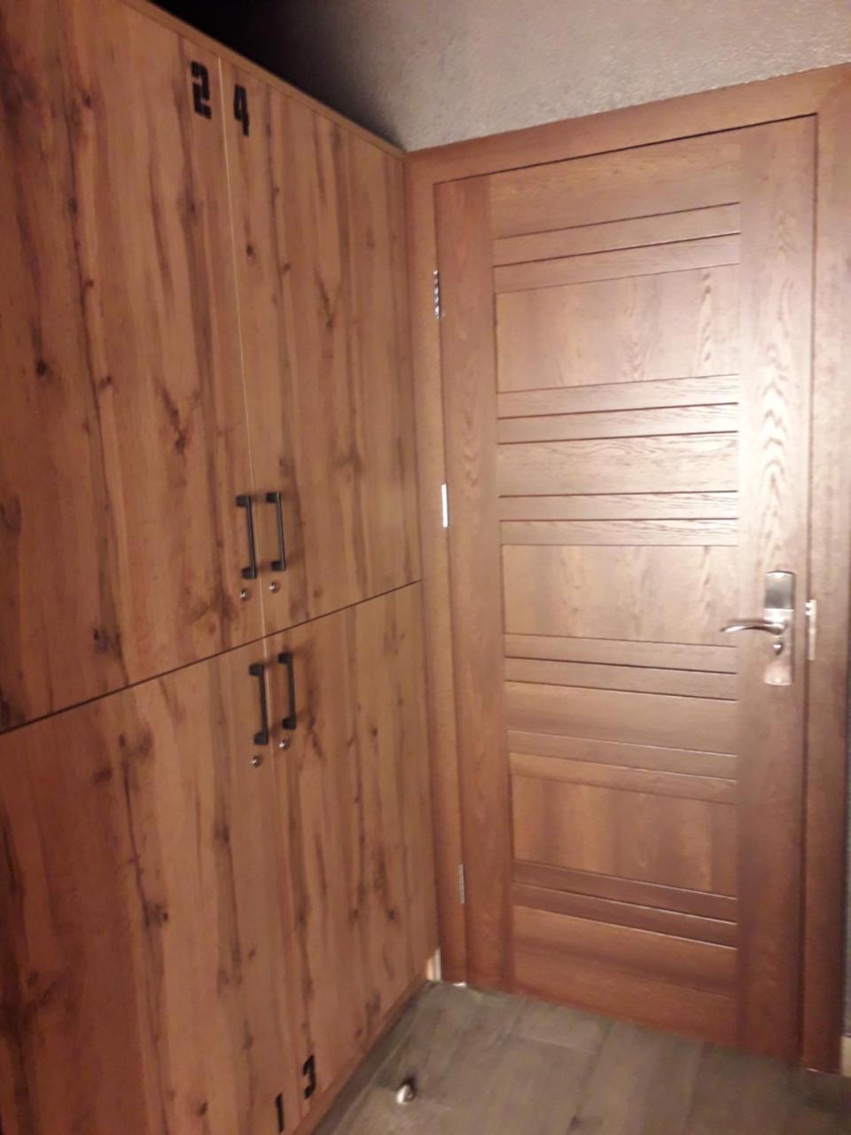 Full House Capsule Hostel Rivne Extérieur photo A door with a deadbolt lock