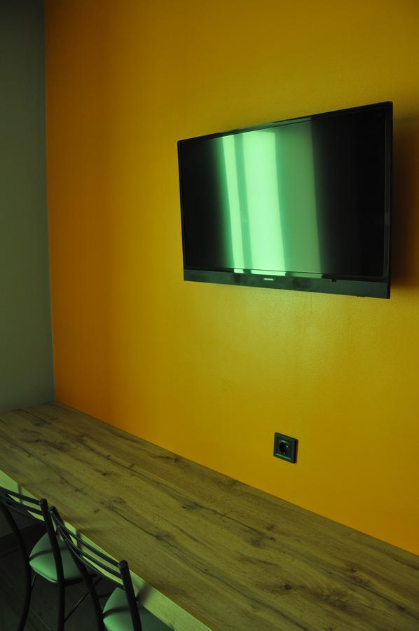 Full House Capsule Hostel Rivne Extérieur photo A wall socket