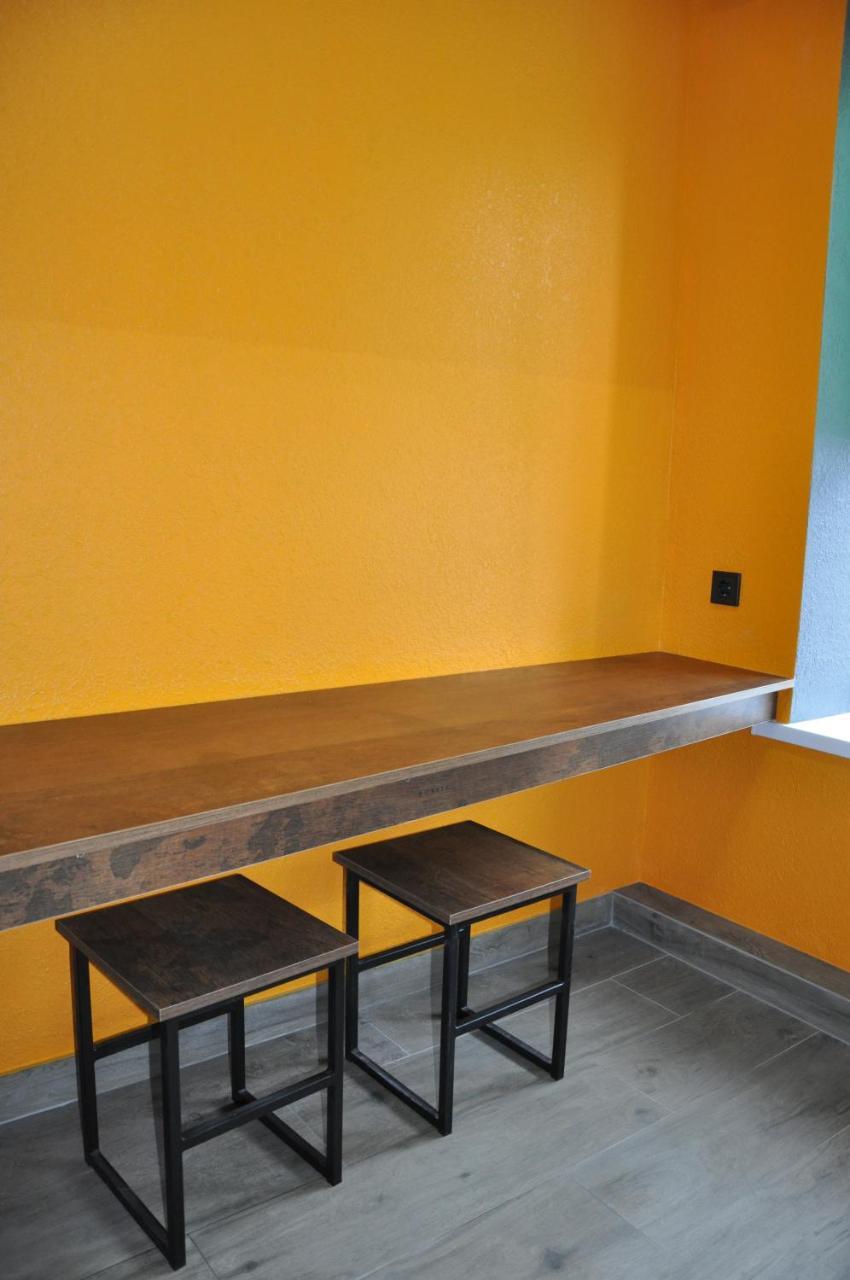 Full House Capsule Hostel Rivne Extérieur photo A concrete countertop