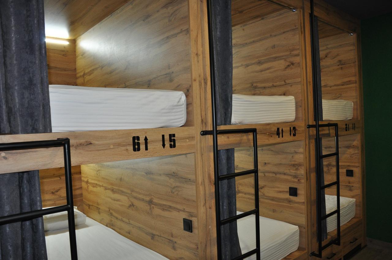 Full House Capsule Hostel Rivne Extérieur photo Bunk beds in a hostel