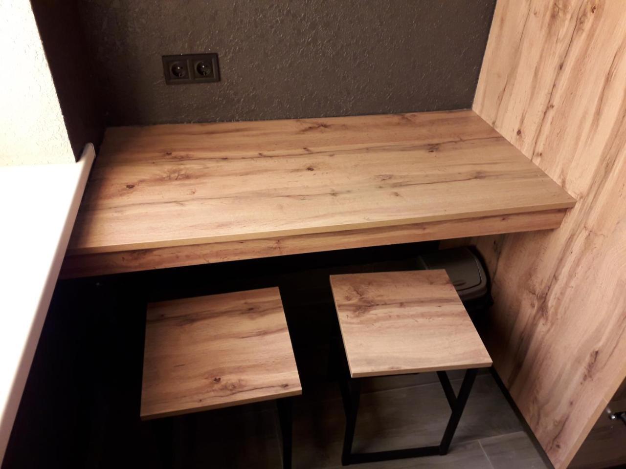 Full House Capsule Hostel Rivne Extérieur photo A table made of wood