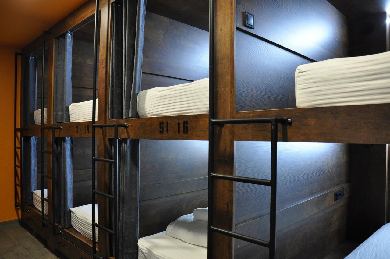 Full House Capsule Hostel Rivne Extérieur photo A capsule hotel in Tokyo
