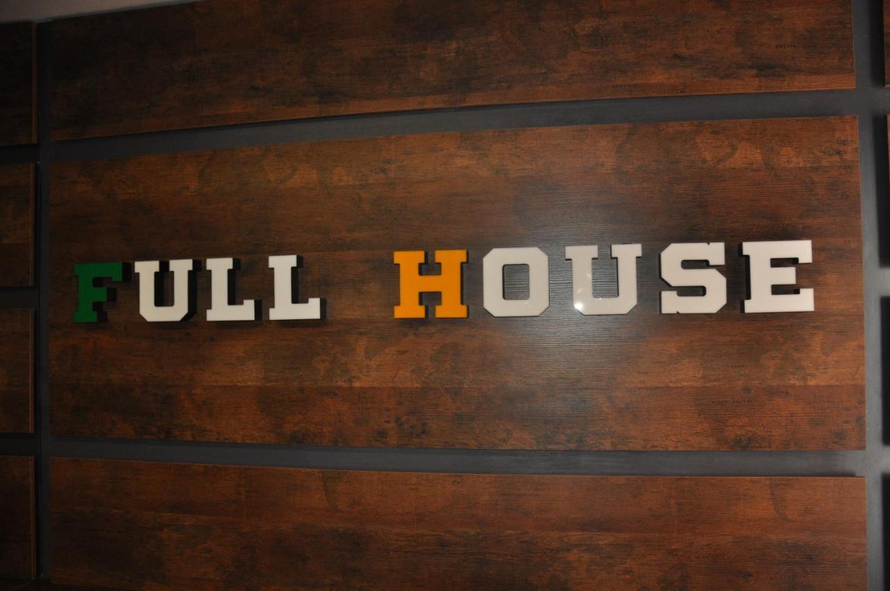 Full House Capsule Hostel Rivne Extérieur photo Full House logo